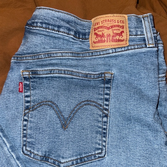 Plus Size Levi’s Jeans - Picture 2 of 4